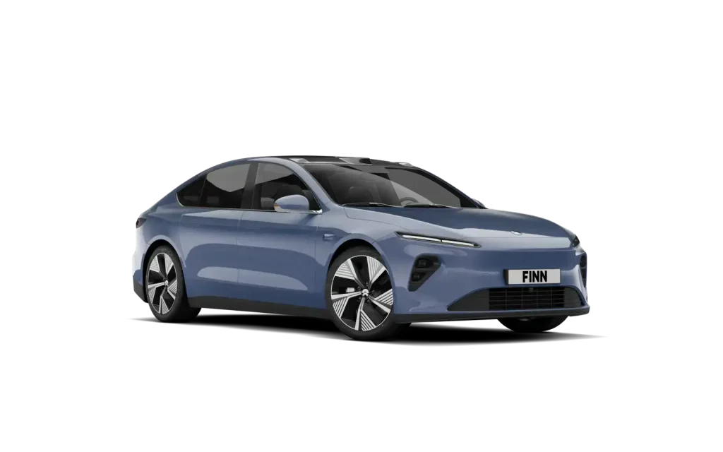 FINN Fahrzeug-Visualisierung einer blauen Elektro-Limousine vor weißem Hintergrund