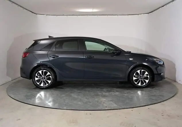 Angebotsdetails Kia Ceed Kia Ceed Silver 1.5 T-GDI 103kW (140PS) 6-Gang Pentametal Metallic