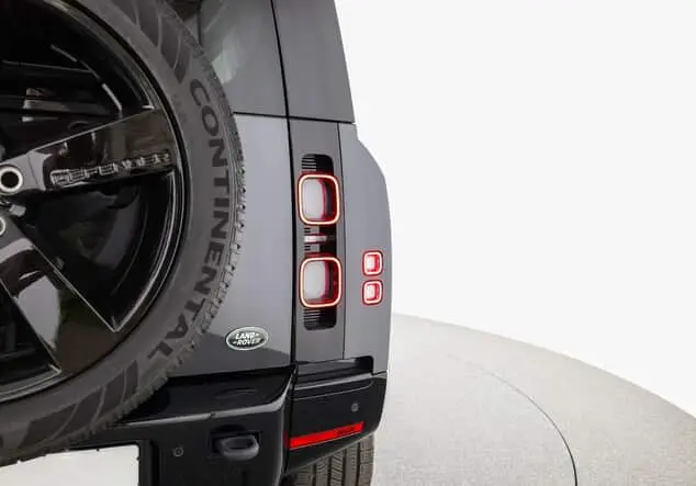 Angebotsdetails Land Rover Defender Defender 110 V8 P525 Schwarz