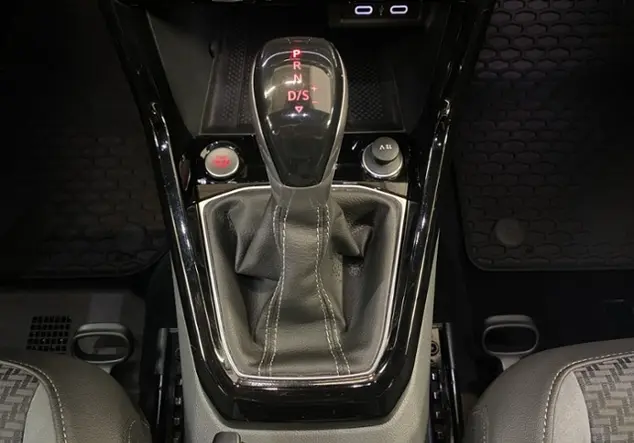 Angebotsdetails Volkswagen T-Cross 1.5 TSI R-Line / RFK Schwarz (Deep Black Perleffekt)