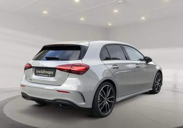 Angebotsdetails Mercedes-Benz A 180 Kompaktlimousine ***Edition*** SONDERLACKIERUNG Grau manufaktur lack manufaktur alpingrau uni