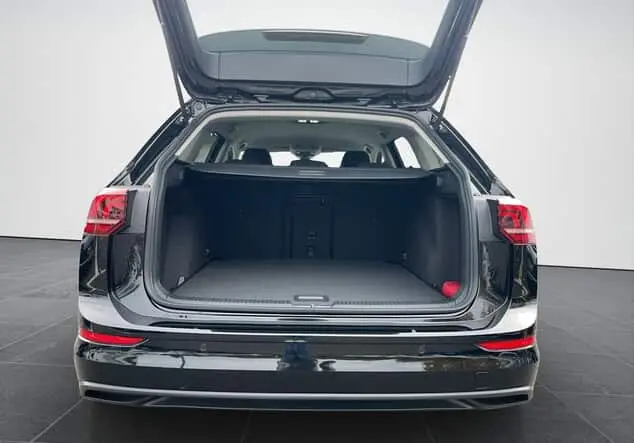 Angebotsdetails Volkswagen Golf Golf Variant Life 2,0 l TDI SCR 110 kW (150 PS) 7-Gang-Doppelkupplungsgetriebe Grenadillschwarz Metallic