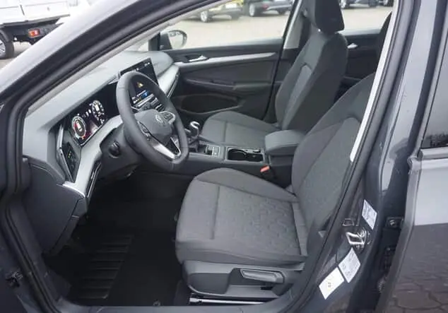 Angebotsdetails Volkswagen Golf Variant Business Uranograu