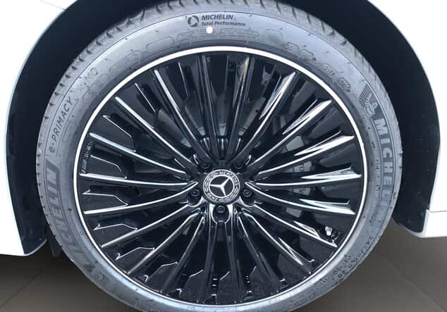 Angebotsdetails Mercedes-Benz E 300 e 4MATIC Limousine mit EQ Hybrid ++sofort verfügbar++ Manufaktur lack manufaktur alpingrau uni