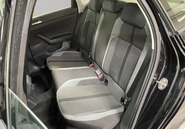 Angebotsdetails Volkswagen Polo 1.0 TSI Highline / Einparkhilfe Schwarz (Deep Black Perleffekt)