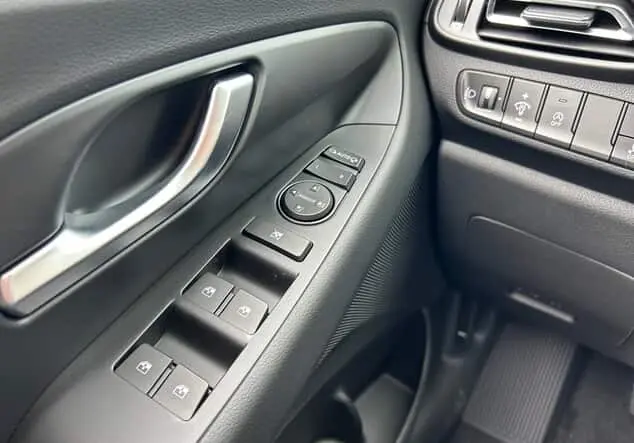 Angebotsdetails Hyundai i30 1.0T SELECT !!!SOFORT!!! CARPLAY+KAMERA+PDC Phantom Black