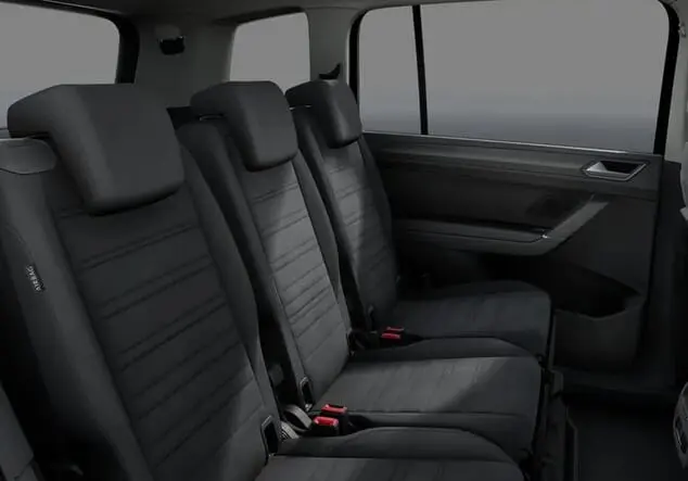 Angebotsdetails Volkswagen Touran Volkswagen Touran Highline R-Line 1.5 TSI 110 kW (150 PS) 7-Gang-DSG Grenadillschwarz Metallic