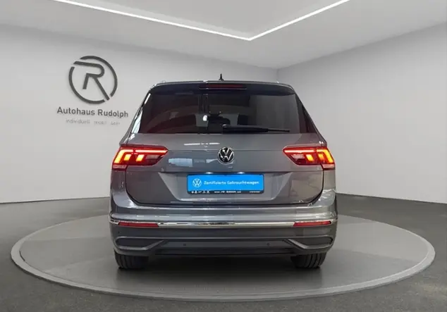Angebotsdetails Volkswagen Tiguan Allspace 1.5 TSI Move / 7-Sitzer Grau (Platium Grey Metallic)