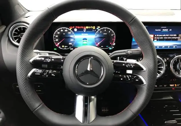 Angebotsdetails Mercedes-Benz GLA 220 4MATIC ++sofort verfügbar++ Metalliclack kosmosschwarz