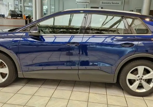 Angebotsdetails Audi Q4 Q4 e-tron 150 kW Navarrablau Metallic