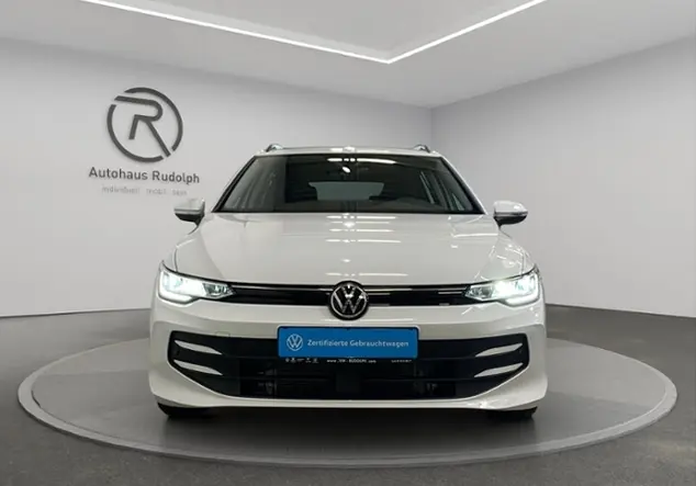 Angebotsdetails Volkswagen Golf VIII Variant 1.5 TSI Life / WeiÃ (Pure White)