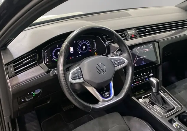 Angebotsdetails Volkswagen Passat Variant GTE 1.4 TSI / Schwarz (Deep Black Perleffekt)