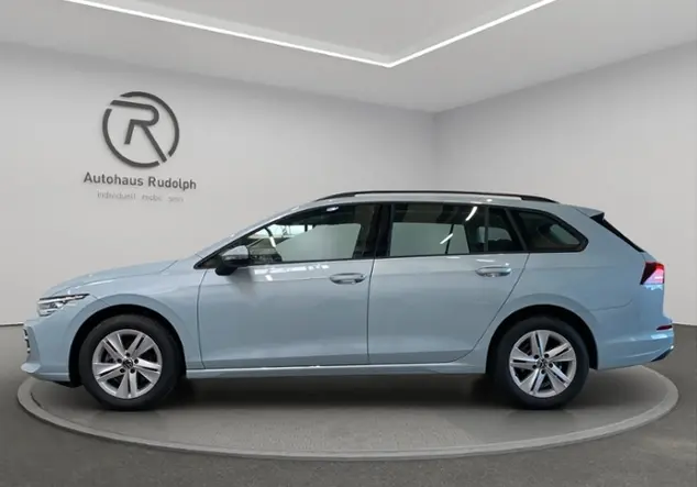 Angebotsdetails Volkswagen Golf VIII Var. 1.5 TSI Life / Blau (Crystal Ice Blue Metallic)