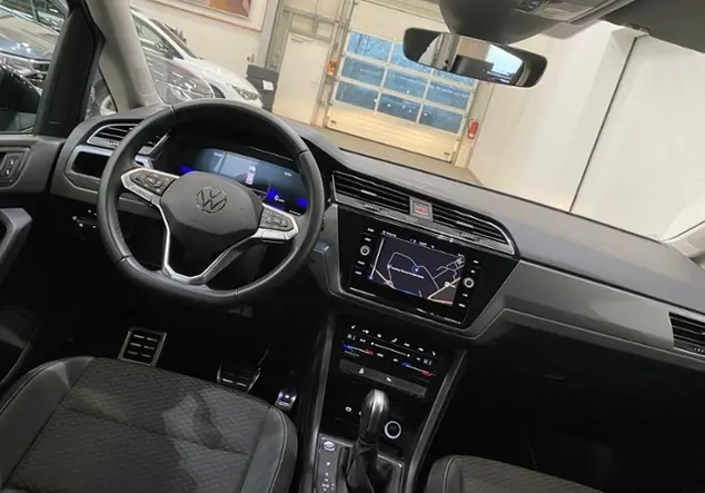 Angebotsdetails Volkswagen Touran 1.5 TSI Active KLIMA NAVI ALU Schwarz (Deep Black Perleffekt)