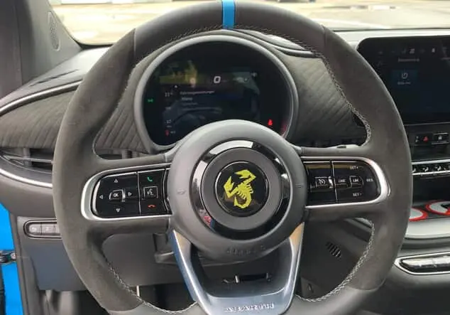 Angebotsdetails Abarth 500e Scorpione Blau