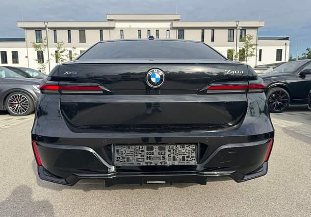 Angebotsdetails BMW 7er BMW 740d 220 kW (299 PS) 8-Gang Steptronic xDrive Saphirschwarz metallic