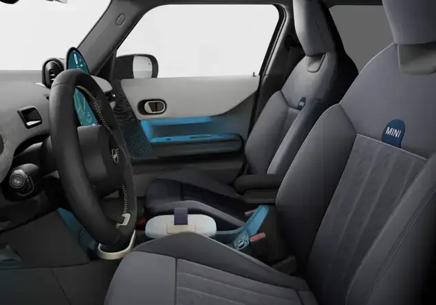 Angebotsdetails MINI 5-Türer Cooper C Favoured Trim Steptronic Midnight Black Metallic