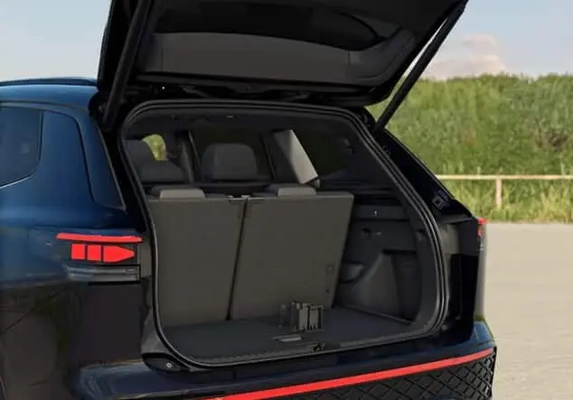 Angebotsdetails Volkswagen Tayron Volkswagen Tayron R-Line 2.0 TDI 142 kW (193 PS) 7-Gang-DSG 4MOTION Grenadillschwarz Metallic