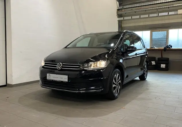 Angebotsdetails Volkswagen Touran 1.5 TSI Active KLIMA NAVI ALU Schwarz (Deep Black Perleffekt)