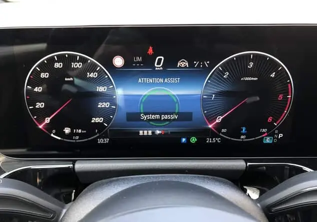 Angebotsdetails Mercedes-Benz GLA 220 d 4MATIC ++sofort verfügbar++ Metalliclack kosmosschwarz