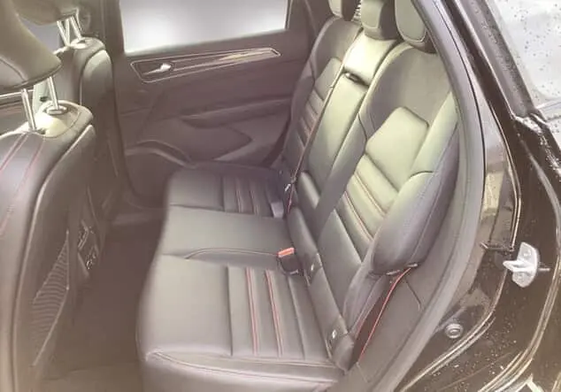 Angebotsdetails Mitsubishi Outlander Plug-in Hybrid TOP 2,4l Titan-Weiss/Panther-Schwarz (Schwarz)