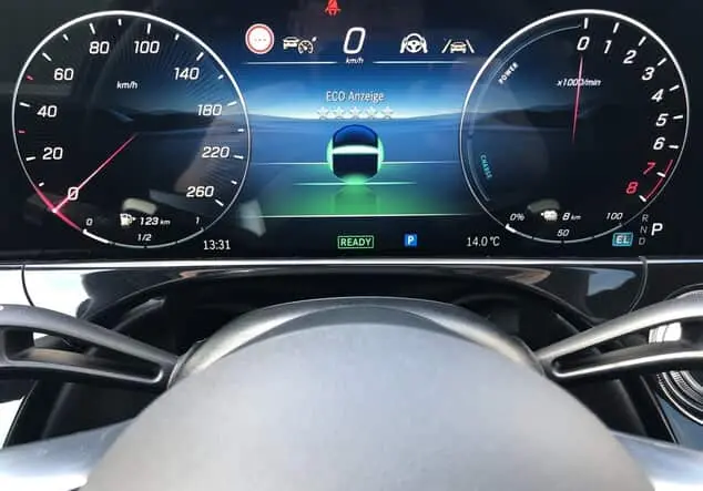 Angebotsdetails Mercedes-Benz E 300 e 4MATIC Limousine mit EQ Hybrid ++sofort verfügbar++ Manufaktur lack manufaktur opalithweiß bright