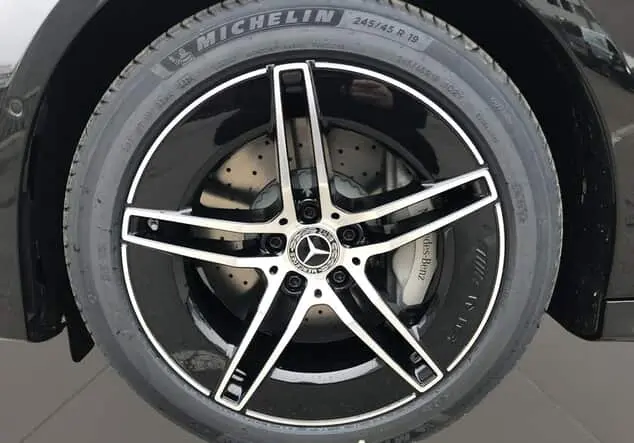 Angebotsdetails Mercedes-Benz E 220 d 4MATIC T-Modell Night Paket Schwarzlack obsidianschwarz