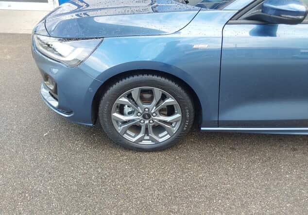 Angebotsdetails Ford Focus ST - LINE X 1.0L MHEV 155PS 7-GANG-AUTOMATIK CHROME-BLUE METALLIC