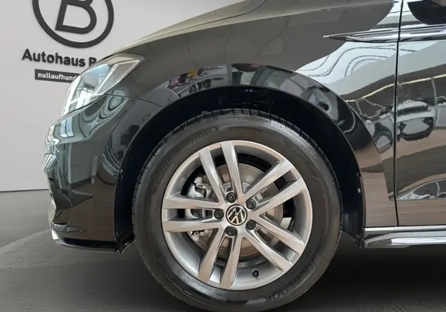 Angebotsdetails Volkswagen Touran 1.5TSI DSGR-Line RfK Schwarz (Grenadillschwarz Metallic)