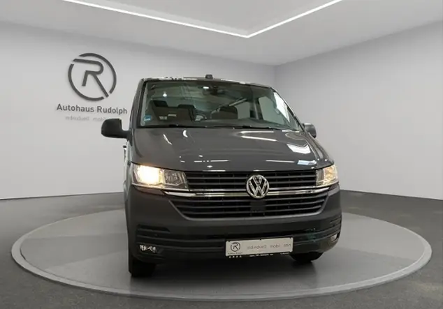 Angebotsdetails Volkswagen T6.1 Kombi 2.0 TDI LR / 9-Sitzer Grau (Pure Grey)
