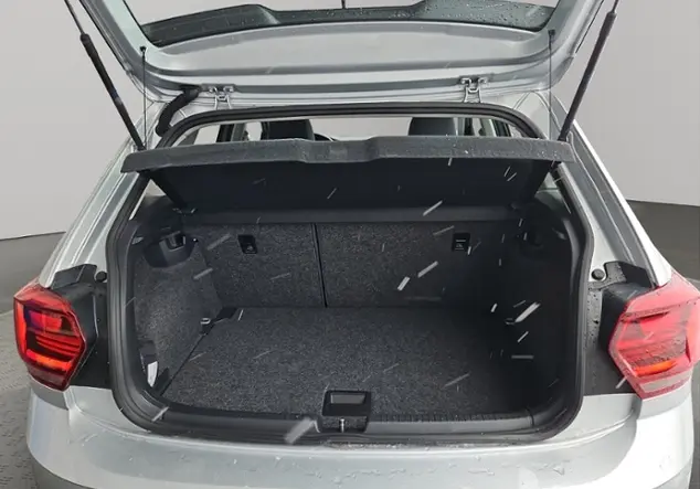 Angebotsdetails Volkswagen Polo VI 1,0 TSI Highline R-Line Silber (Reflexsilber Metallic)