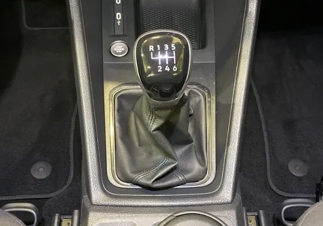 Angebotsdetails Volkswagen Caddy Kombi 2.0 TDI KR / Grau (Indiumgrau Metallic)