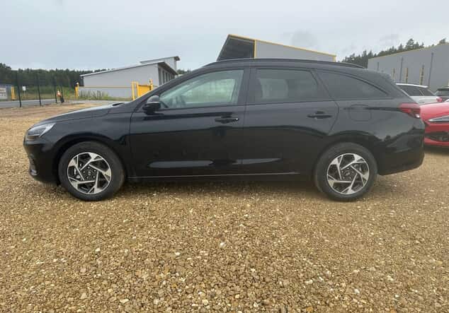 Angebotsdetails Hyundai i30 Kombi Hyundai Wagon Family 1.5 T-GDI MHEV 103 kW (140 PS) 7-Gang-DSG Frontantrieb Abyss Black Pearl