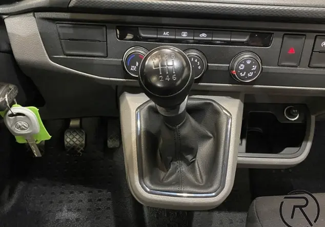 Angebotsdetails Volkswagen T6.1 Kombi 2.0 TDI LR / 9-Sitzer DAB+ Grau (Pure Grey)