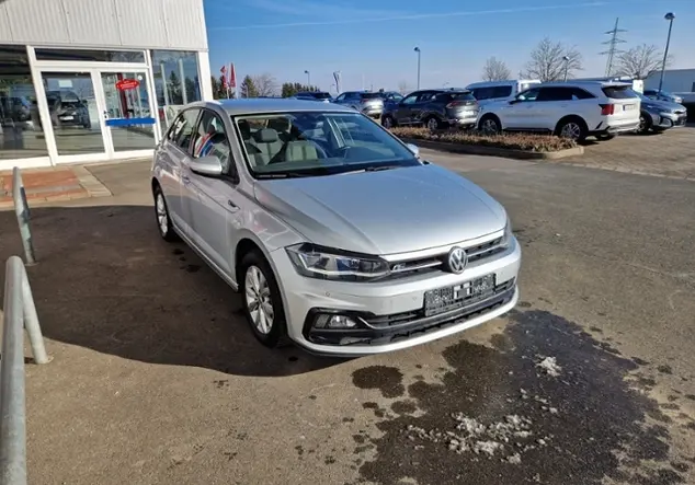 Angebotsdetails Volkswagen Polo VI 1,0 TSI Highline R-Line Silber (Reflexsilber Metallic)