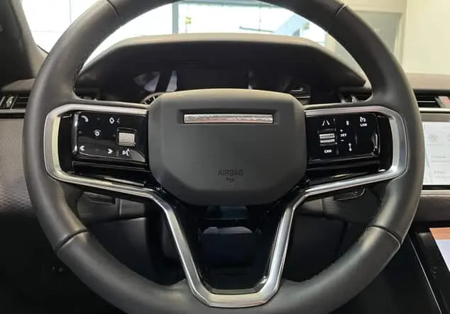 Angebotsdetails Land Rover Range Rover Rover Velar P400 R-Dynamic SE Santorini black