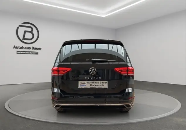 Angebotsdetails Volkswagen Touran 1.5TSI DSGR-Line RfK Schwarz (Grenadillschwarz Metallic)