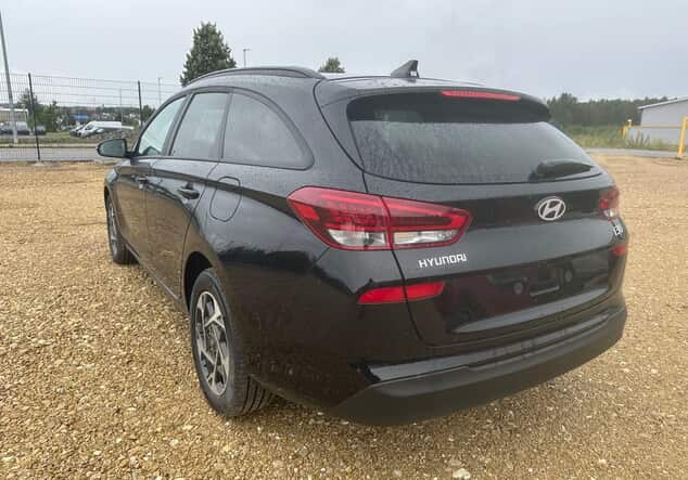 Angebotsdetails Hyundai i30 Kombi Hyundai Wagon Family 1.5 T-GDI MHEV 103 kW (140 PS) 7-Gang-DSG Frontantrieb Abyss Black Pearl