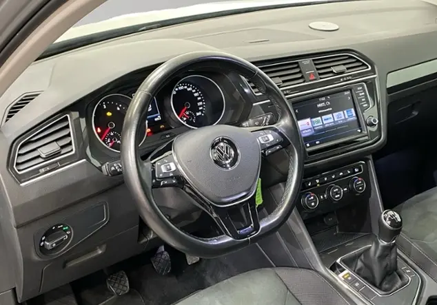 Angebotsdetails Volkswagen Tiguan 2.0 TDI Highline / Silber (Tungsten Silver Metallic)