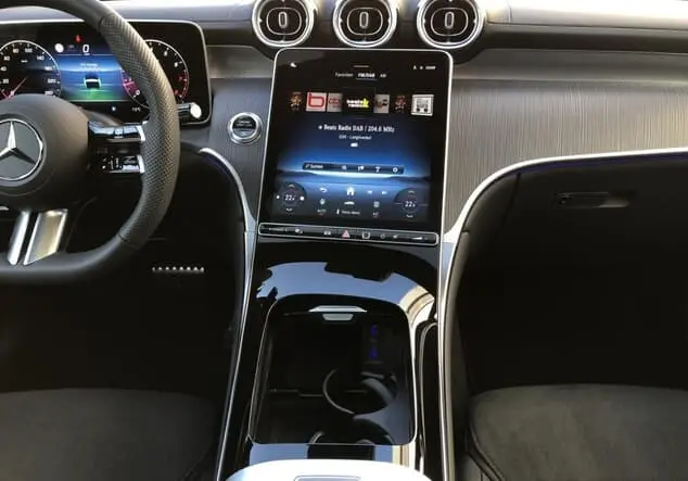 Angebotsdetails Mercedes-Benz GLC 300 4MATIC ++sofort verfügbar++ Metalliclack obsidianschwarz