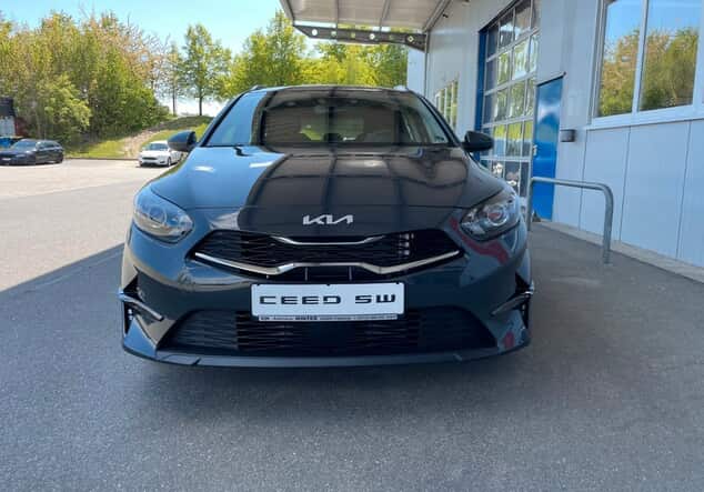 Angebotsdetails Kia Ceed Sporty Wagon Sportswagon Vision Komf+ Grau (DARK PENTA METAL M)