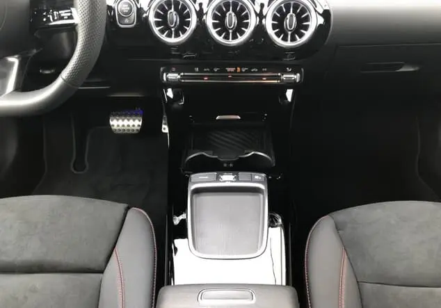 Angebotsdetails Mercedes-Benz A-Klasse 180 ++sofort verfügbar++ Metalliclack hightechsilber