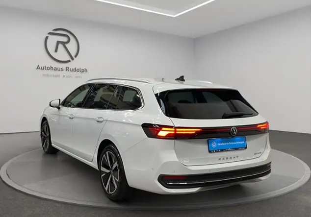 Angebotsdetails Volkswagen Passat Variant B9 1.5 TSI eHybrid Business Weià (Oryxweià Perlmutteffekt)