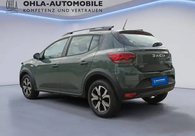 Angebotsdetails Dacia Sandero Stepway Expression+ TCE 90 Safari Grün