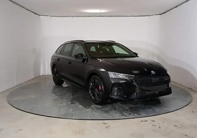 Angebotsdetails Skoda Octavia Combi RS Skoda 2.0 TSI 195 kW (265 PS) 7-Gang-DSG Black-Magic Perleffekt/Schwarz