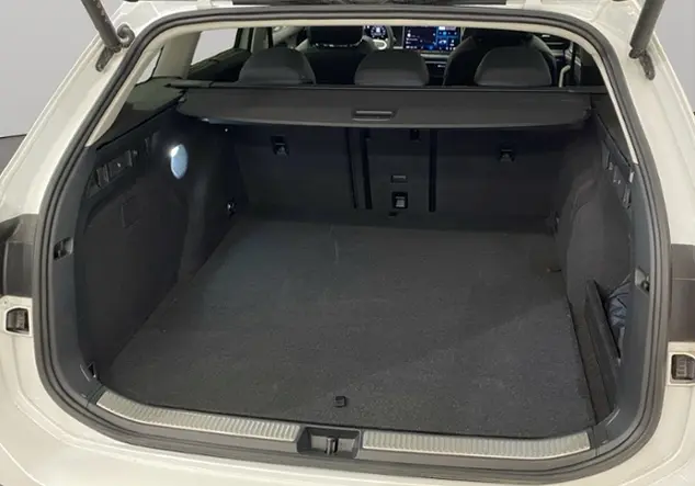 Angebotsdetails Volkswagen Passat Variant B9 1.5 TSI eHybrid Business Weià (Oryxweià Perlmutteffekt)