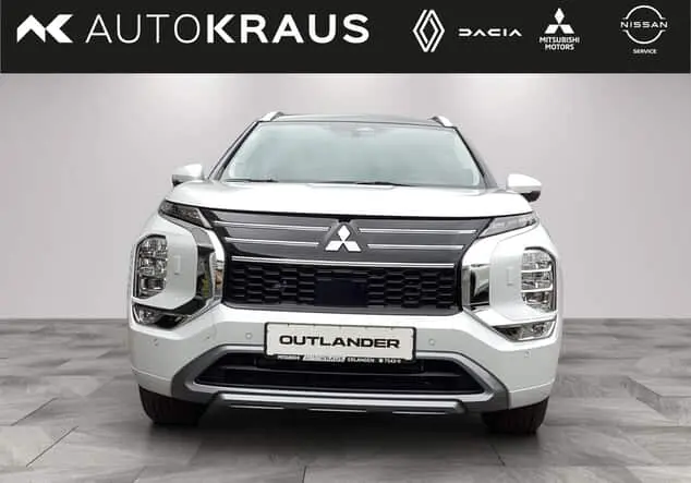 Angebotsdetails Mitsubishi Outlander Plug-in Hybrid TOP 2,4l Titan-Weiss/Panther-Schwarz (Schwarz)
