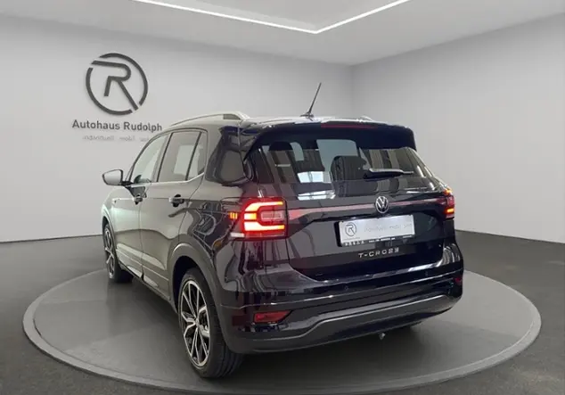 Angebotsdetails Volkswagen T-Cross 1.5 TSI Style R-Line / RFK Schwarz (Deep Black Perleffekt)