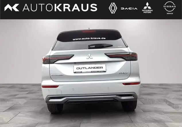 Angebotsdetails Mitsubishi Outlander Plug-in Hybrid TOP 2,4l Titan-Weiss/Panther-Schwarz (Schwarz)