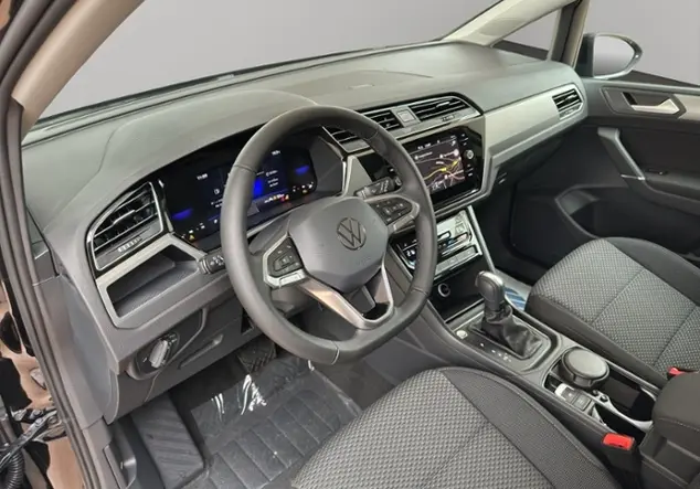 Angebotsdetails Volkswagen Touran 1.5TSI DSGR-Line RfK Schwarz (Grenadillschwarz Metallic)